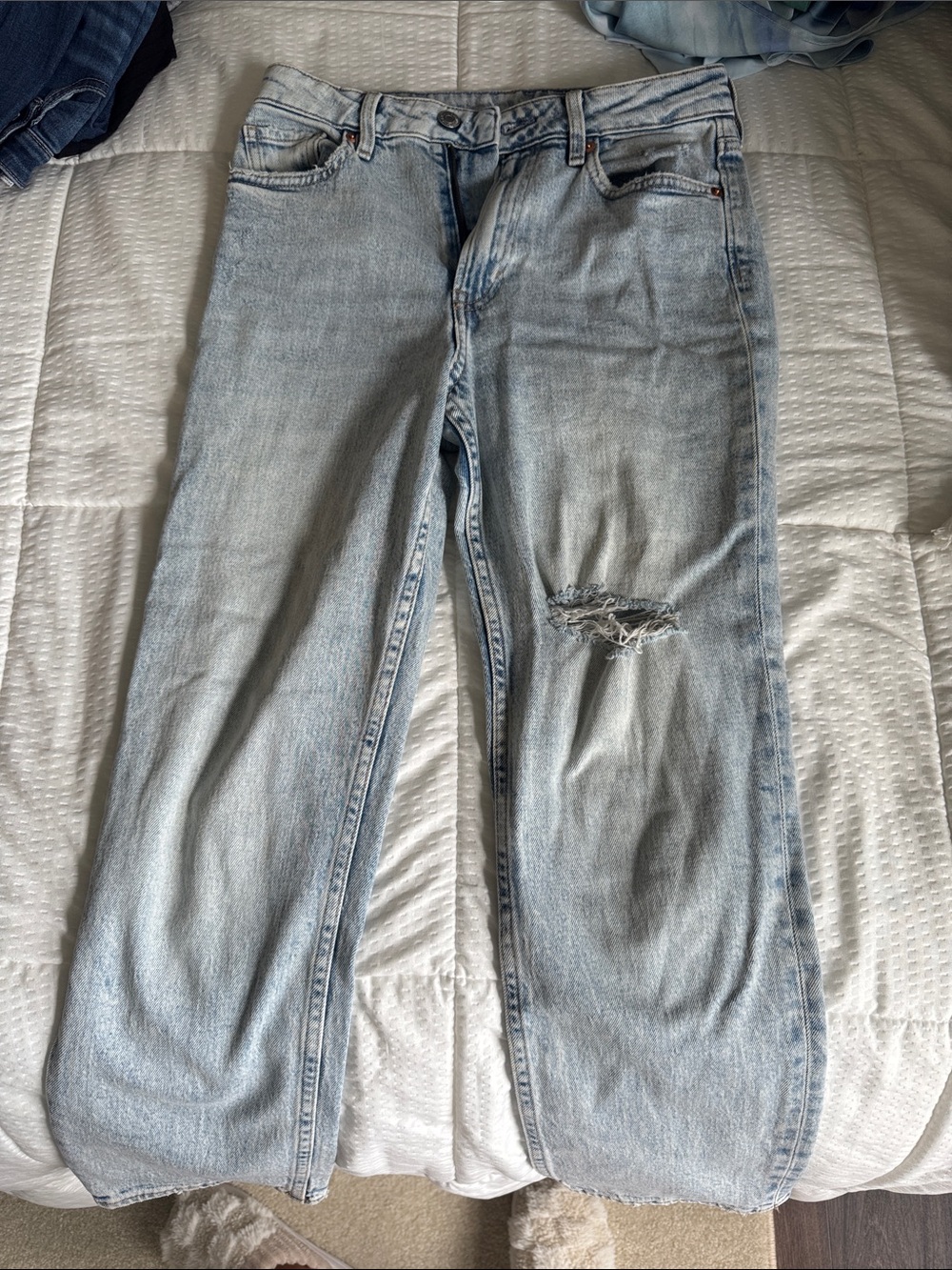 H&M Womens Light Wash Distressed Jeans - Classic Straight Fit